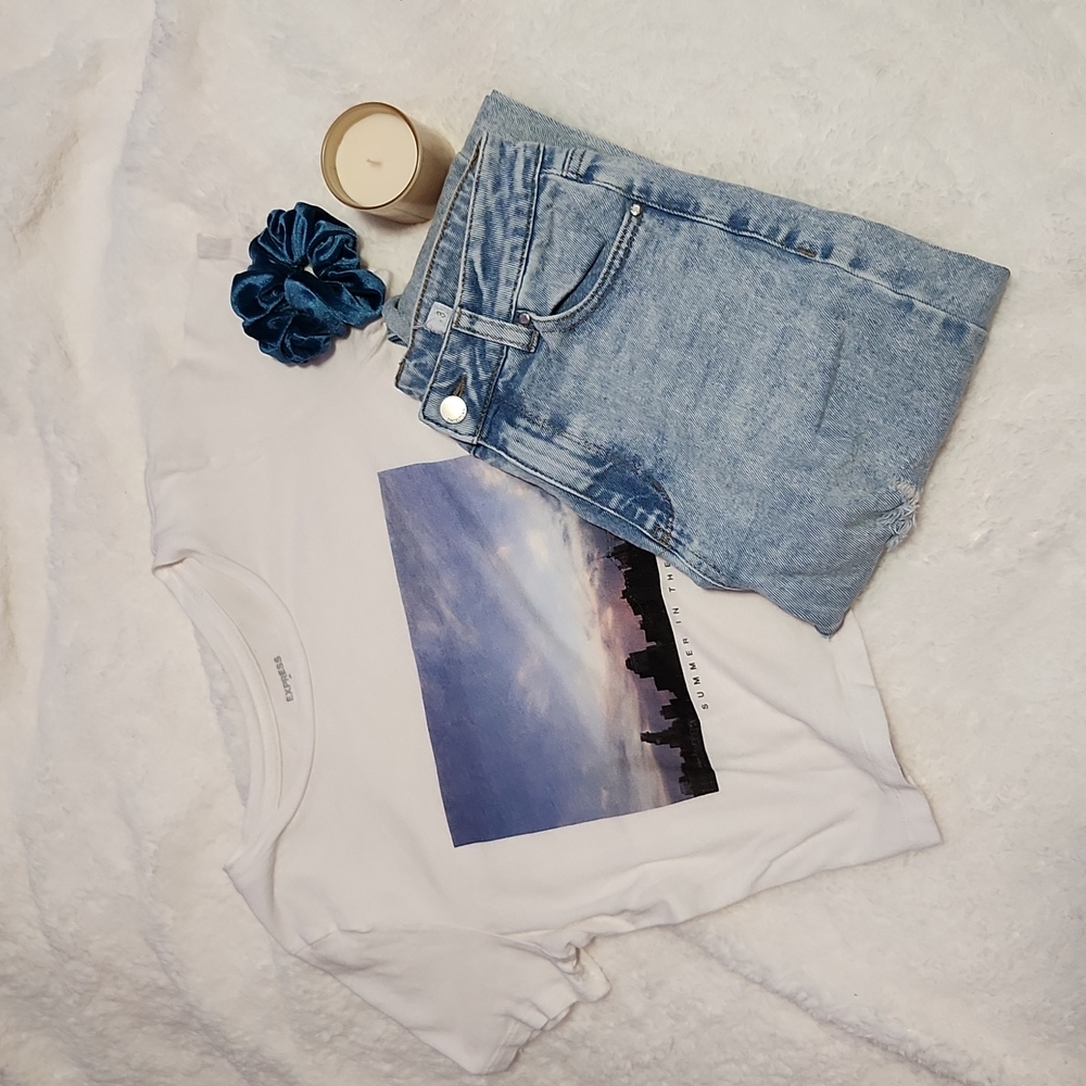 Express Cropped Graphic Tee